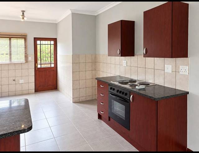 3 BEDROOM HOUSE FOR SALE IN THATCHFIELD